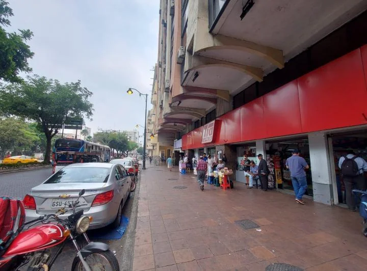 Venta de Local Comercial y Oficinas en Centro de Guayaquil, Guayas — imagen 1