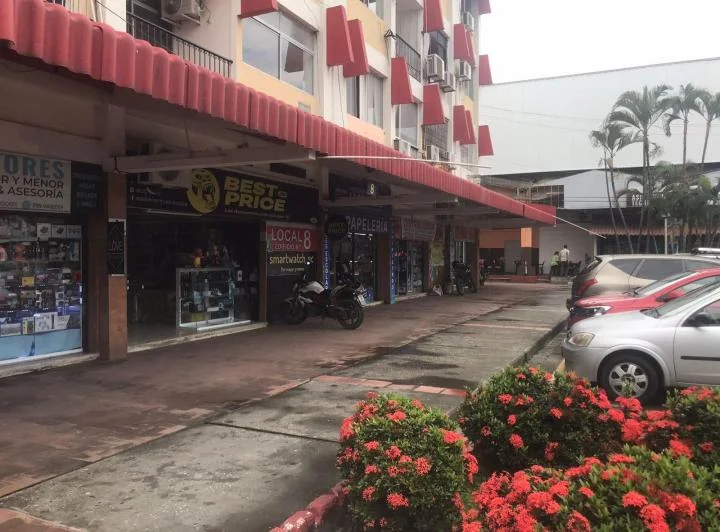 Vendo 4 Locales Comerciales Zona Norte Frente Al C. C. Plaza Mayor - Mariuxi R. Guayas — imagen 1