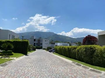 Vendo Terreno Cumbaya 683 m² Vistas, Plano, Urbanización, Seguridad 24/7 — imagen 3