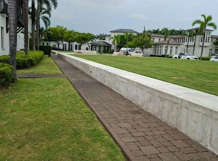Terreno en Venta en Lagos del Batan Etapa Delago Samborondón | 821 m² Exclusivos, Guayas — imagen 1