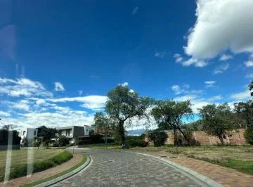 Vendo Hermoso Terreno 812 m² Cumbayá Dentro de Urb. Exclusiva Cercana a San Patricio Smart Livin — imagen 2
