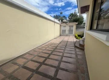 Casa de Venta con Jardín y Terraza 4 Dorm. Urbanización El Condado — imagen 4