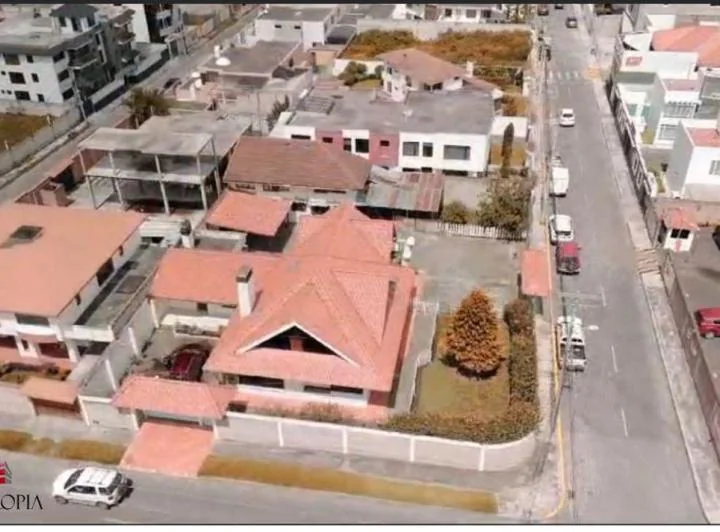 Excelente Propiedad Comercial 910 m², Cotopaxi — imagen 1