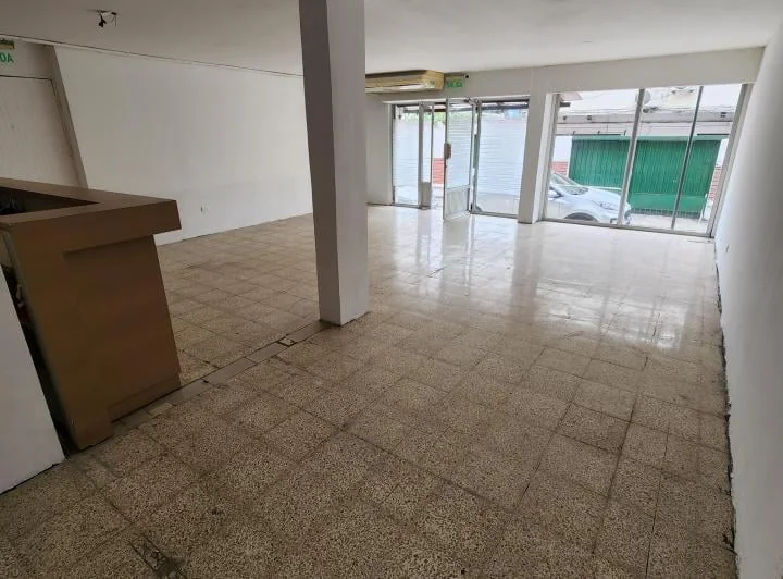 Alquilo o Vendo Local Comercial en Urdesa Central, Guayas — imagen 1