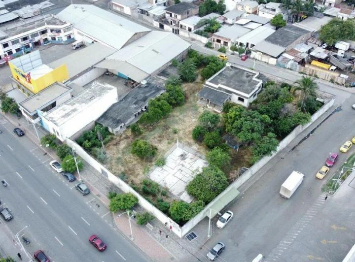 Venta Terreno Medianero Comercial, Manabí — imagen 1
