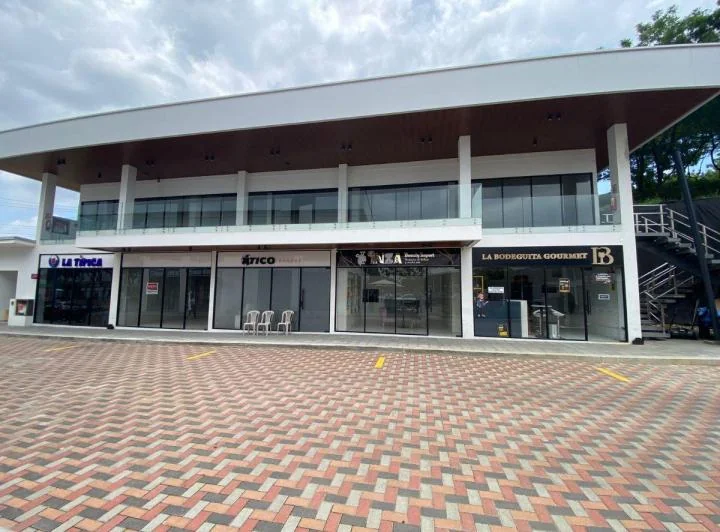 Local Comercial de 86 m² en Venta o Alquiler en Plaza Diamante (Sector La Joya), Guayas — imagen 1