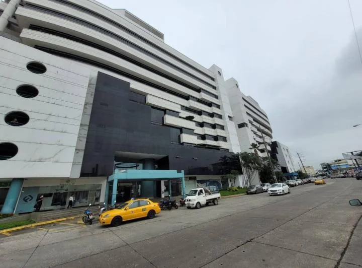 En Alquiler/venta Local 140 m Planta Baja, Edif. Torres del Norte - Kennedy, Guayas — imagen 1