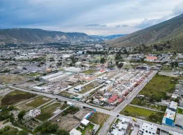 Re/max Futuro Vende Locales Comerciales Sector Mitad del Mundo — imagen 5