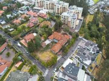 Terreno Premium en Monteserrín con Potencial Para 5 Residencias Exclusivas — imagen 2