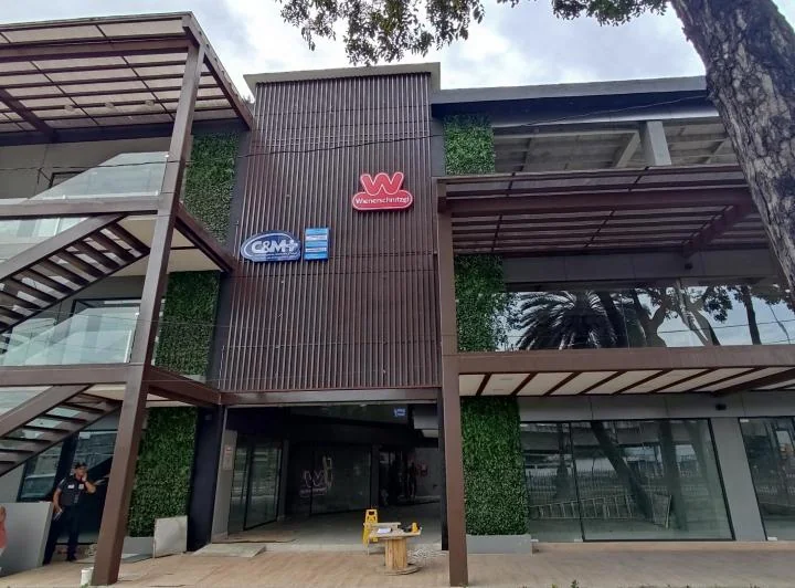 Alquiler/venta Locales Comerciales Plaza Bolivariana (Frente U. Guayaquil), Guayas — imagen 1