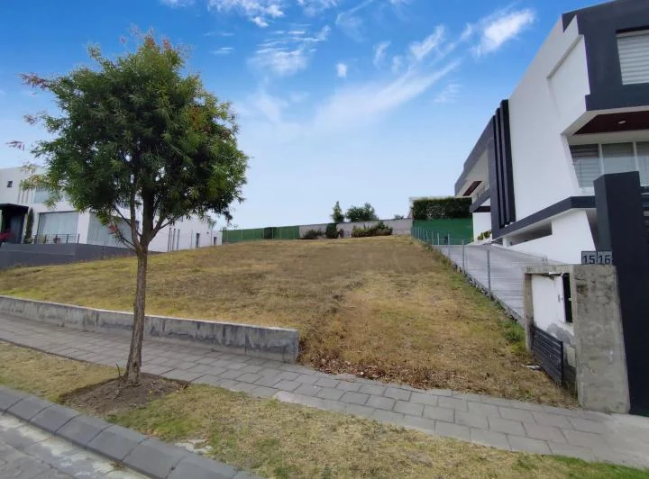 Venta Terreno Bifamiliar de 1010 Mtrs en Puembo, Urbanización La Pradera — imagen 1