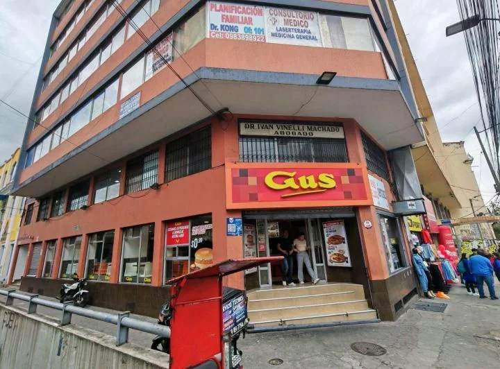 Vendo Excelente Local Comercial 341 m² en Plena Av 10 de Agosto y Río Frío Sector El Ejido — imagen 1
