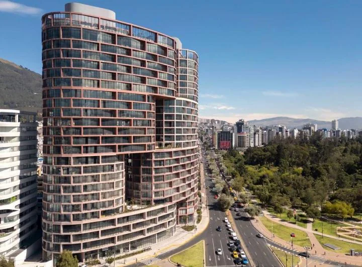 Scc. Venta Local Comercial en Planta Baja. 151 m². Edificio Epiq. Sector: La Carolina — imagen 1