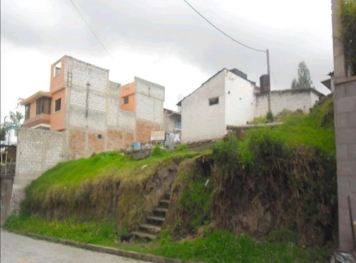 Se Vende Terreno Sector Lomas de Monteserrin — imagen 1