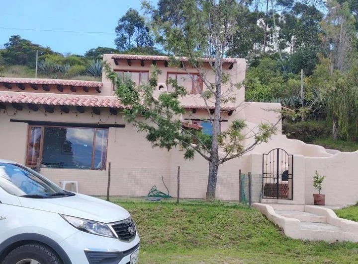 Venta Terreno de 10.000 m², con Casa Diseño Rústico, Ilaló, Tumbaco — imagen 1