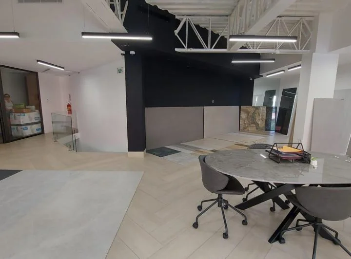 Vendo Alquilo Local Planta Baja Juan Tanca Marengo y Av Orellana Plaza Comercial, Guayas — imagen 1