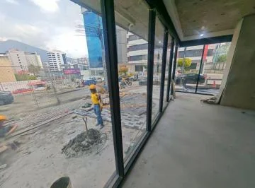 Local Premium 119 m² en La 6 de Diciembre: Alta Exposición y Flujo Comercial — imagen 3