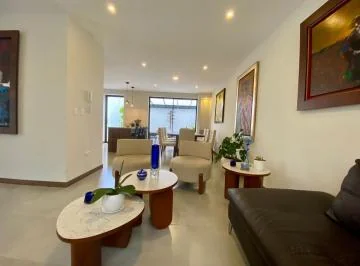 Casa de Venta en Tumbaco con Posibilidad de Ascensor — imagen 5