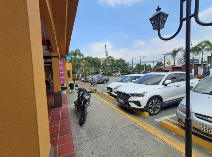 Venta de Local Comercial Via a Samborondon 65 m² en Plaza Comercial, Guayas — imagen 1