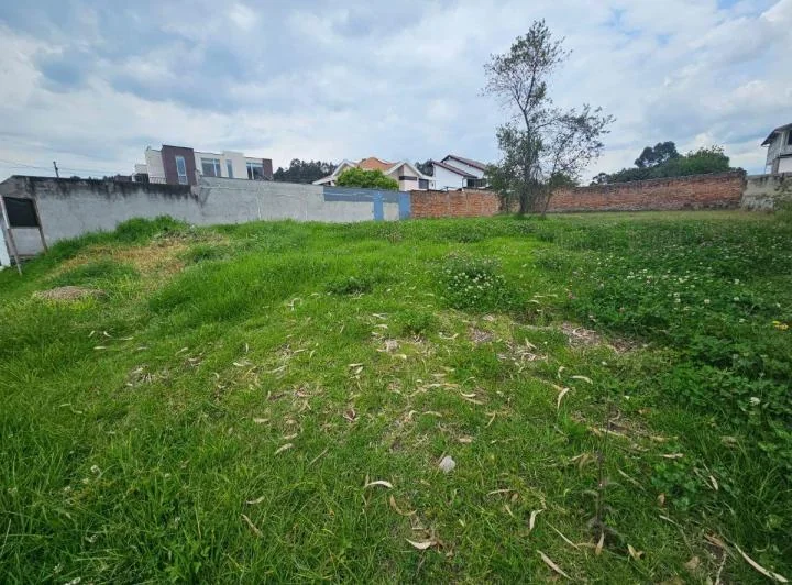 Terreno de 864 m² en Venta en Sangolquí, Urbanización Privada Club Los Chillos — imagen 1