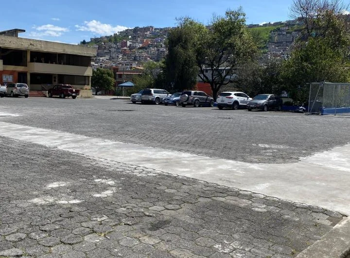 Vendo Oficinas, Almacenes, Bodegas, Terreno 14.671 m² Av Galo Plaza — imagen 1