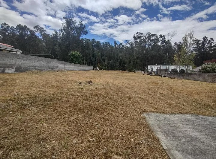 Terreno Plano 2.231 m² con Cerramiento, Conocoto — imagen 1