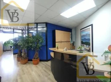Venta Oficina Remodelada con 2 Parqueaderos - Av Colón y Av Amazonas — imagen 4