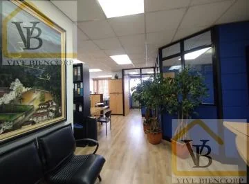 Venta Oficina Remodelada con 2 Parqueaderos - Av Colón y Av Amazonas — imagen 2
