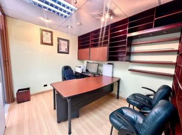 Mv - Av Eloy Alfaro y Av 9 de Octubre, en Venta Oficina de 48 m², Edif. Médico — imagen 4