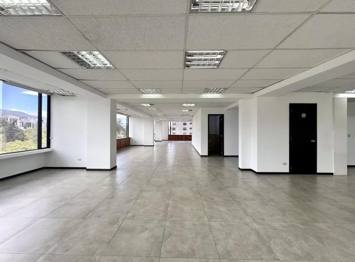 Oficina de Venta Frente Al Parque La Carolina Quito — imagen 1