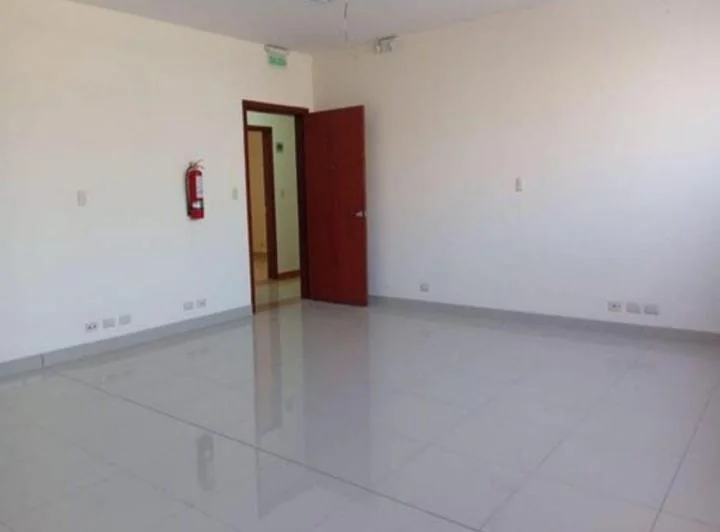 En Venta Oficina/consultorio con 3 Parqueos, Kennedy Norte, Guayas — imagen 1