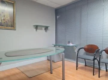 Venta Oficina Amoblada de 31 m² en La Amazonas y Eloy Alfaro — imagen 4