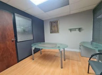 Venta Oficina Amoblada de 31 m² en La Amazonas y Eloy Alfaro — imagen 3