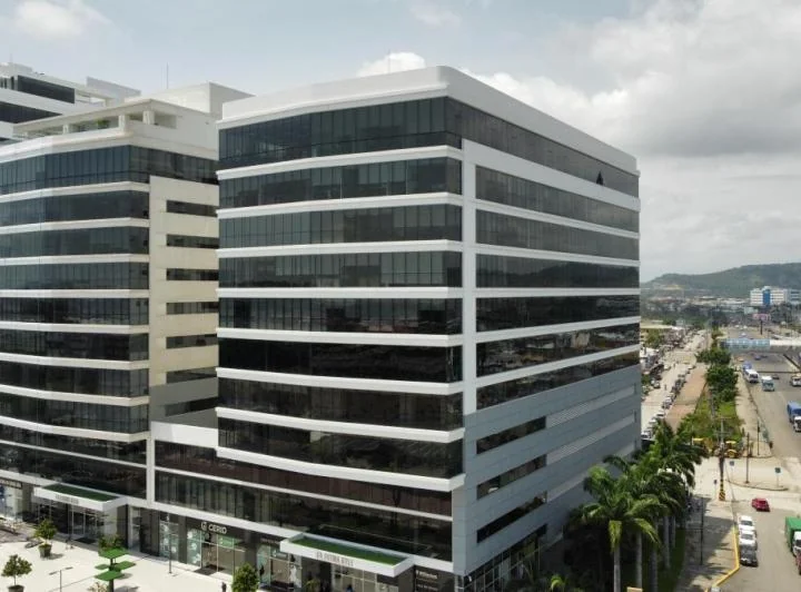 Venta Hermosa Oficina Comercial, Edificio Platiniun, Ciudad Milenium, Aurora, Guayas — imagen 1