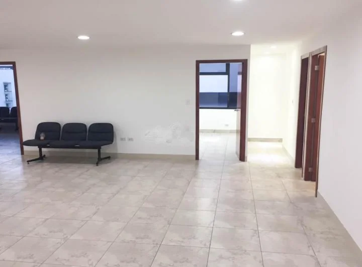 Oficina Ejecutiva 145 m² Centro Iñaquito - Excelente Ubicación y Precio — imagen 1