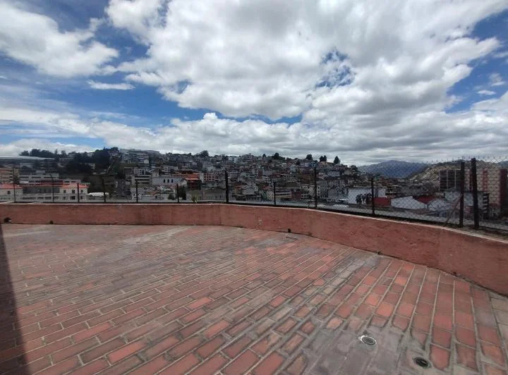 Venta Oficina 533 m² con 4 Parqueaderos y Bodega - La Alamedaoficina — imagen 1