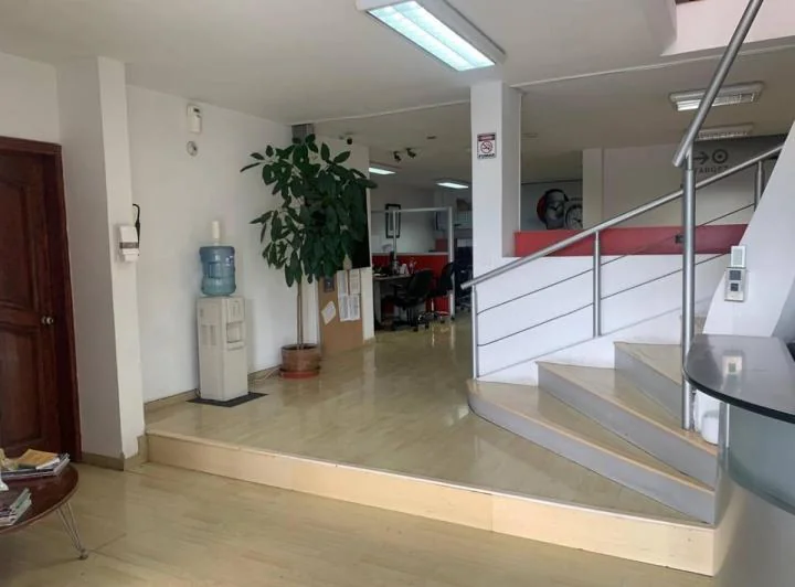 Venta Oficina con Galpon Centro Norte Monteserrin — imagen 1