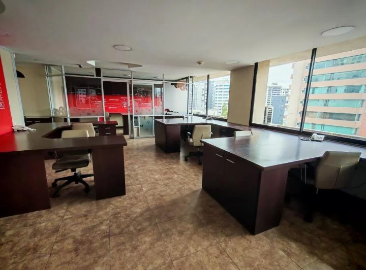 Oficina en Venta, Av Eloy Alfaro y Shyris, La Carolina, Centro Norte Quito — imagen 1