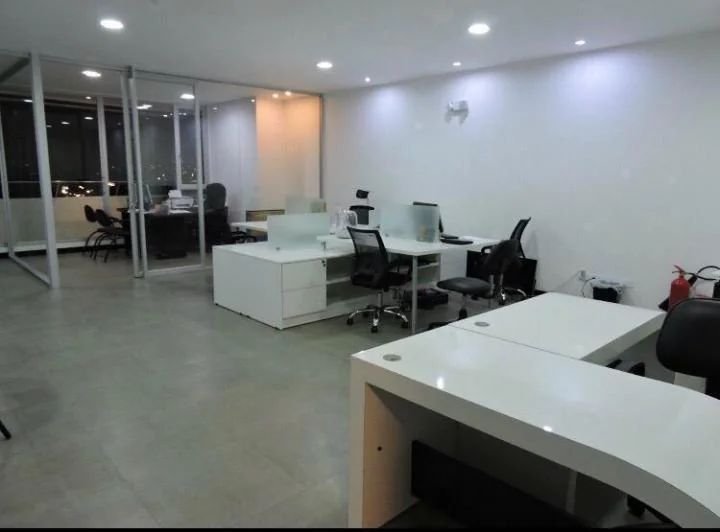 Mv - en Venta Oficina Amoblada, Edif. Metropolitan — imagen 1