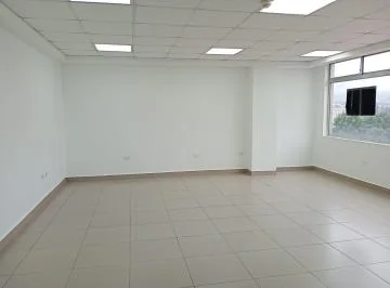 C/ Valle de Los Chillos, Oficina de 50 m² en Venta, Sector San Luis — imagen 4
