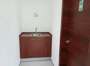 C/ Valle de Los Chillos, Oficina de 50 m² en Venta, Sector San Luis — imagen 2