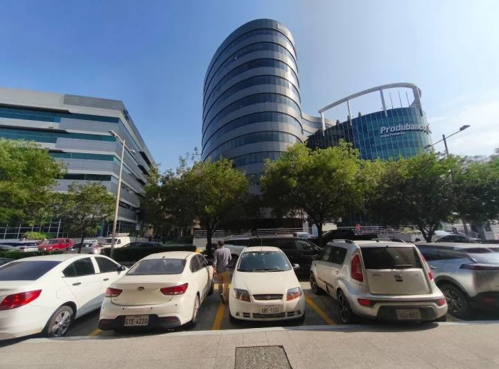 Oficina Amoblada en Venta de 75 m² en Parque Empresarial Colón Cerca Kennedy Norte, Guayas — imagen 1