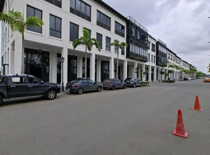 Oficina Comercial de 51 m² Murano Plaza en Venta en Samborondón, Guayas — imagen 1