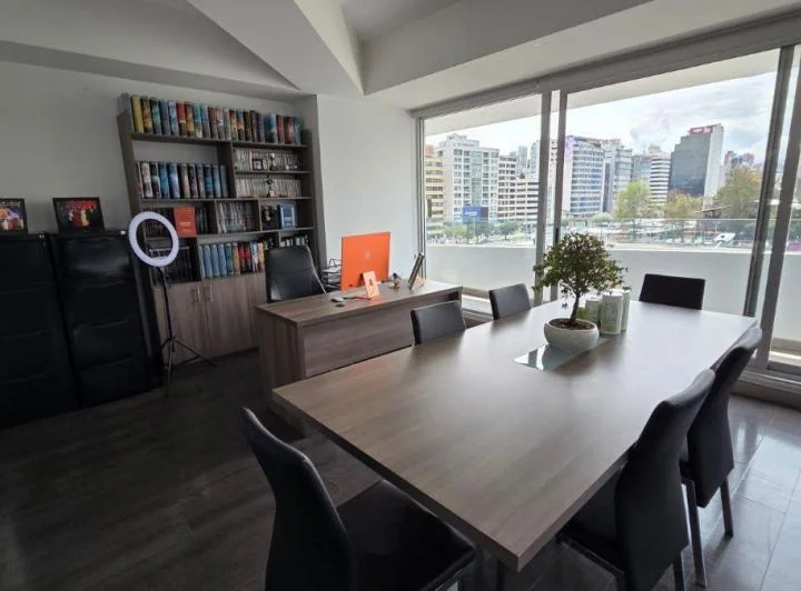 Oficina 89 m² + 25 m² de Terraza, Vista Estratégica – Av Eloy Alfaro — imagen 1