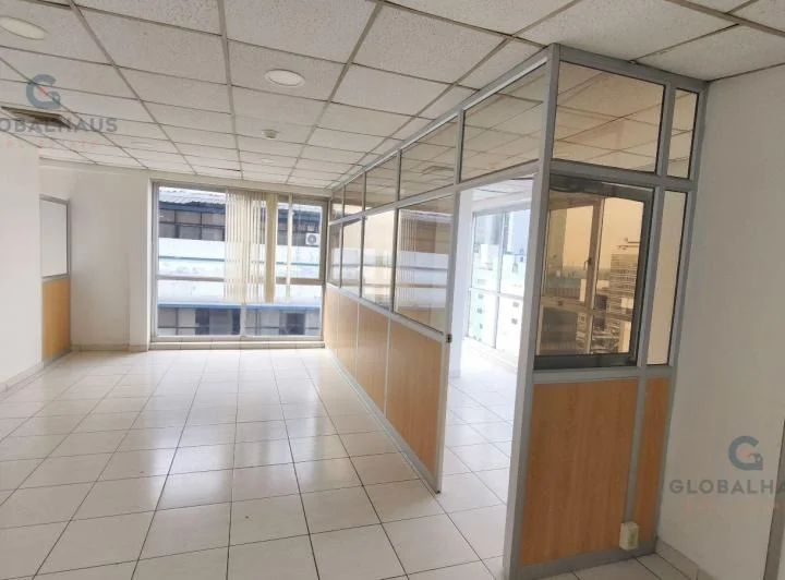 Venta Oficina con Bodega Torres de La Merced, Cordova y Junin Centro de Guayaquil, J. C. Guayas — imagen 1