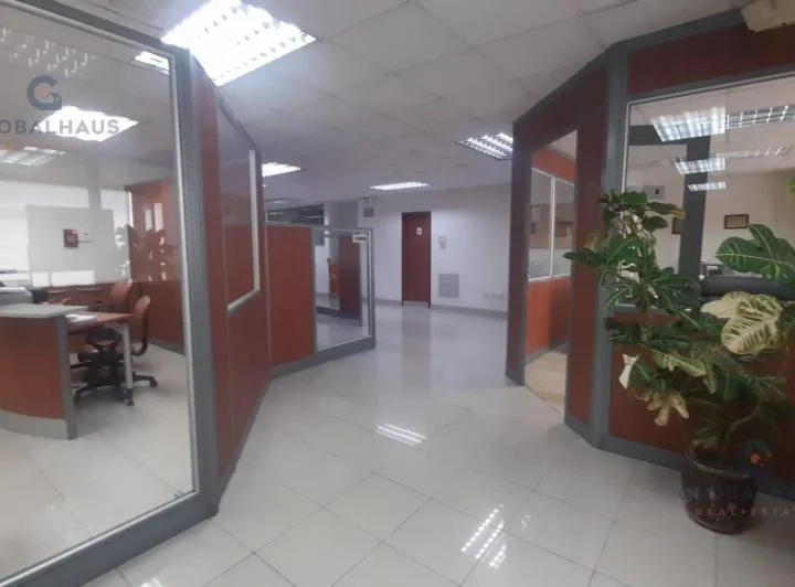 Venta de Oficina en Av 9 de Octubre, Entre Los Ríos y Esmeraldas. Ma. Ca. Guayas — imagen 1