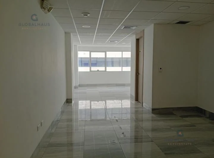 Venta/ Alquiler Oficina Platinum II Av Leon Febres Cordero Daule, K. S. Guayas — imagen 1