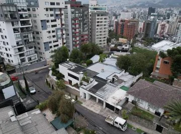 Constructores Vendo Casa Esquinera - Bellavista — imagen 4