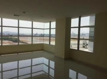 Venta de Oficina + Parqueo en Moderno Edificio Sky Building, Guayas — imagen 5