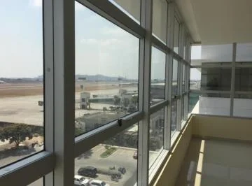 Venta de Oficina + Parqueo en Moderno Edificio Sky Building, Guayas — imagen 4